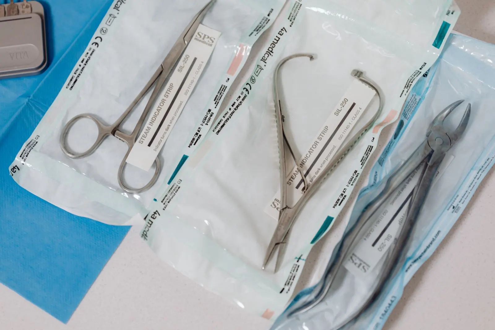 Is It Safe to Get Dental Implants in Turkey? Risks, Red Flags and a 10-Point Checklist