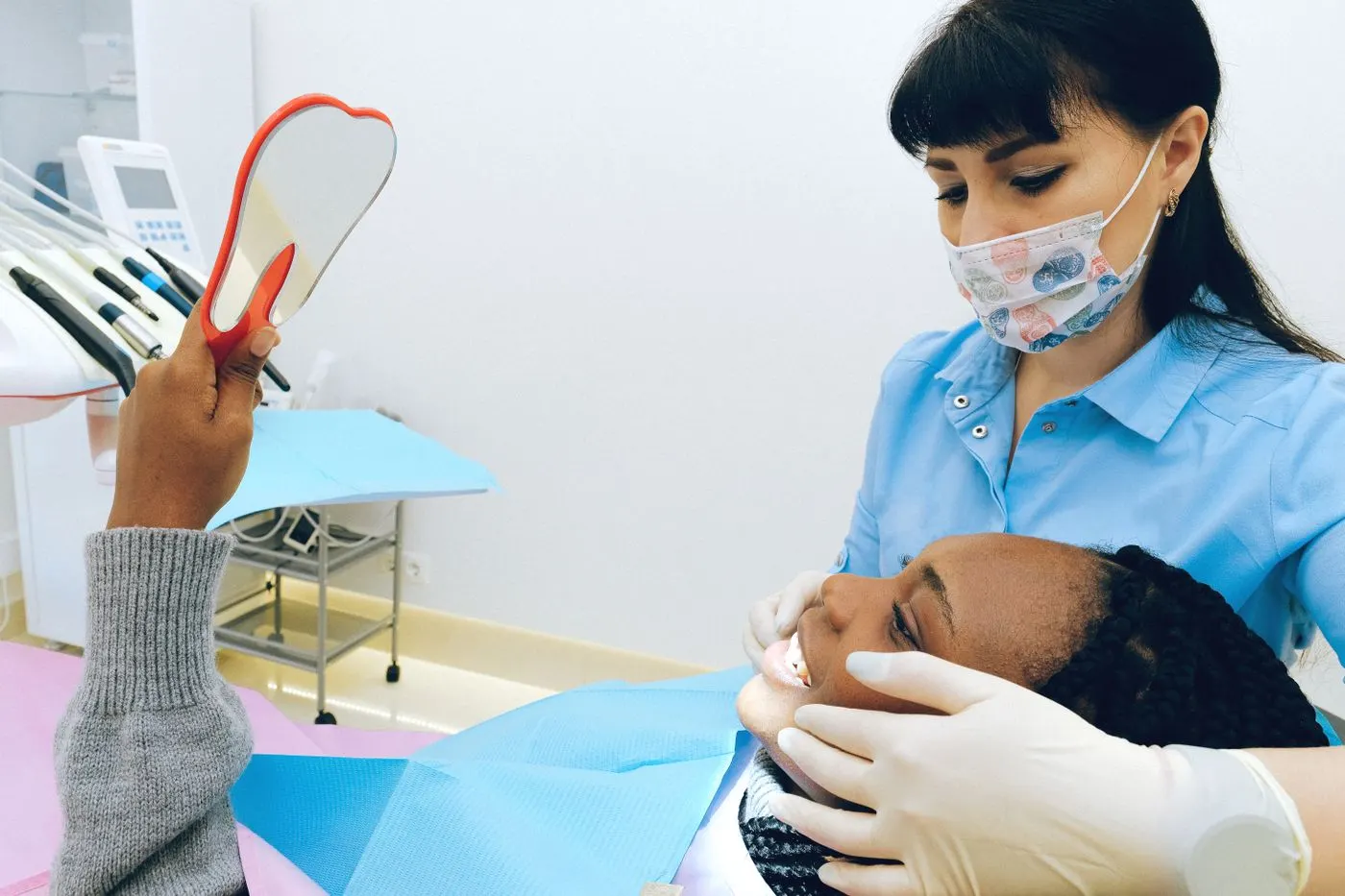 Smile assessment using a mirror